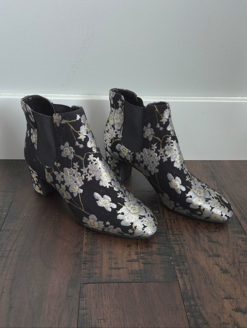 NWOT. Anne Klein Black Ankle Boots with Silver Floral Brocade. Size 7.5. #AH